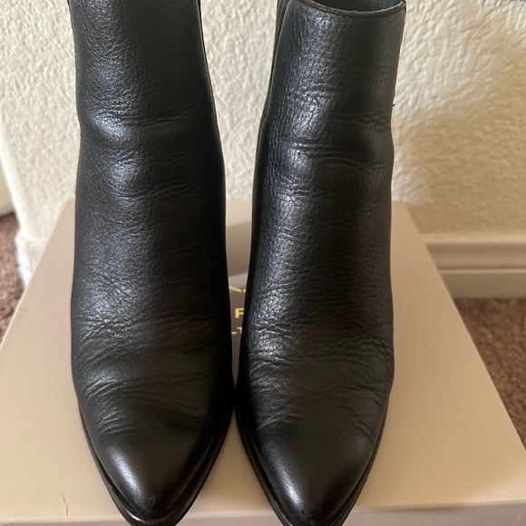 Boots - Picture 4 of 10